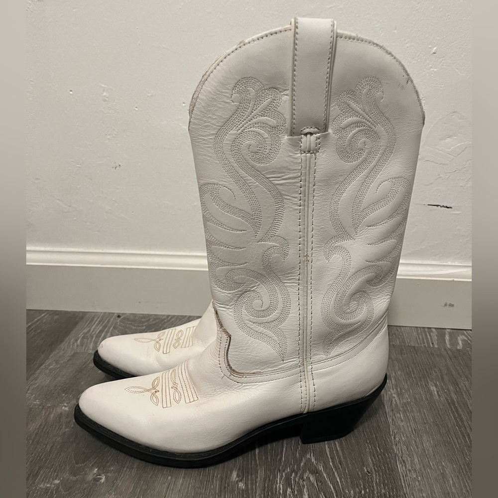 White Durango cowboy boots size 7